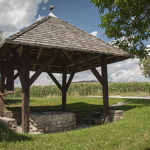 Keltenbrunnen in Poggersdorf bei Klagenfurt am Wörthersee