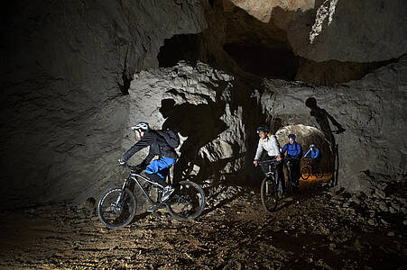 Kerékpárral a föld alatt (Stollenbiken)