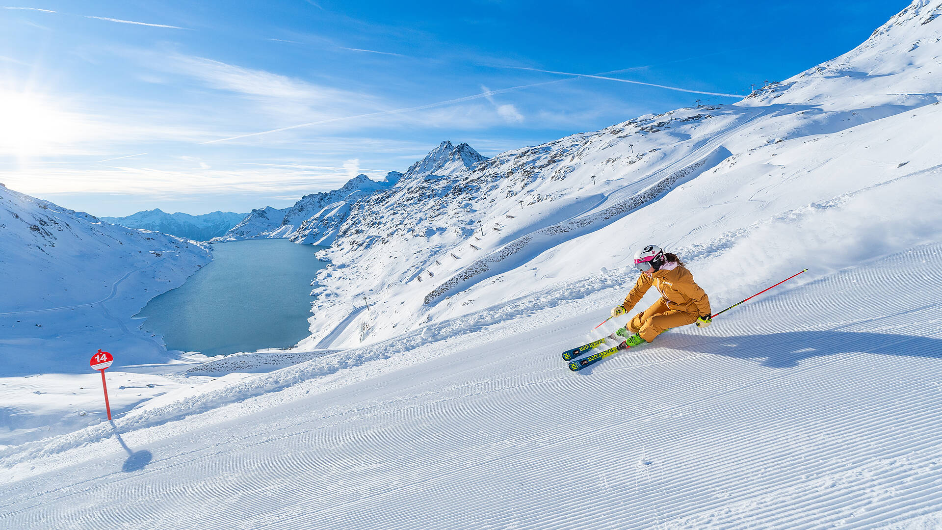 Skifahrer am Moelltaler Gletscher